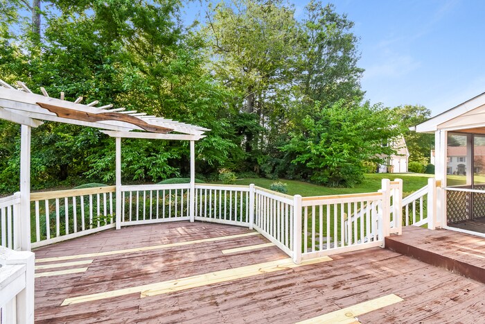 Building Photo - 1502 Oakmoor Pl