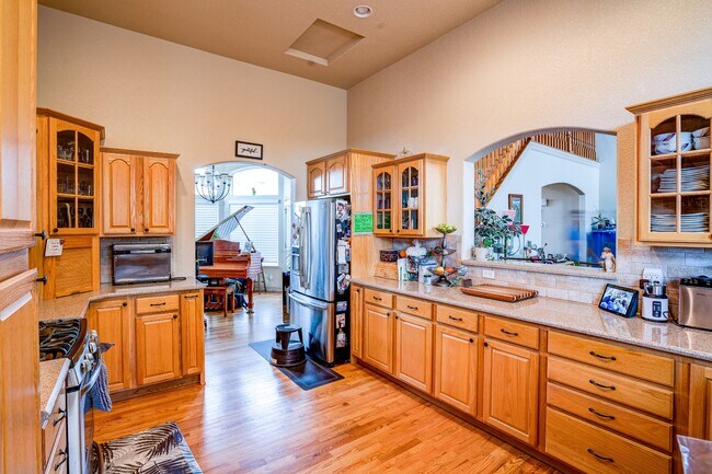 Building Photo - 4660 Farmingdale Dr