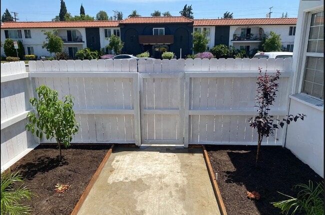 Building Photo - Nicely Updated Home with Enclosed Front Yard