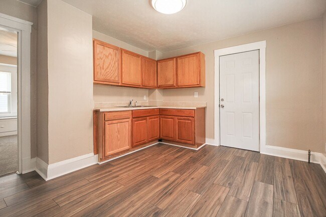 Building Photo - Must See!! Renovated Spacious Single Family House!