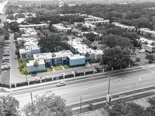 Building Photo - 2876 Somerset Park Dr