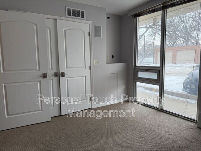 Building Photo - 501 7th St S