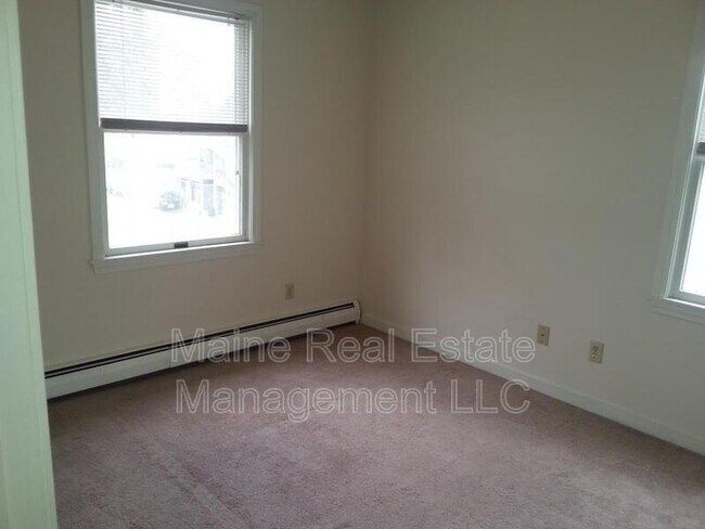 Building Photo - 114 Main Rd N