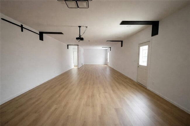 Building Photo - 1750 Dahlia Dr