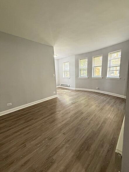 Primary Photo - 4527 N Malden St