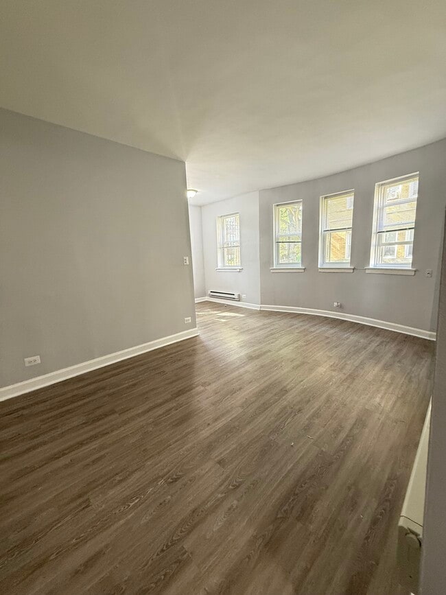 Building Photo - 4527 N Malden St