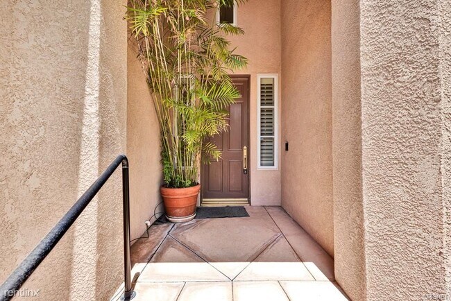 Building Photo - 4 br, 3.5 bath House - 3439 Consuelo Dr