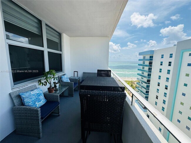 Primary Photo - 9225 Collins Ave