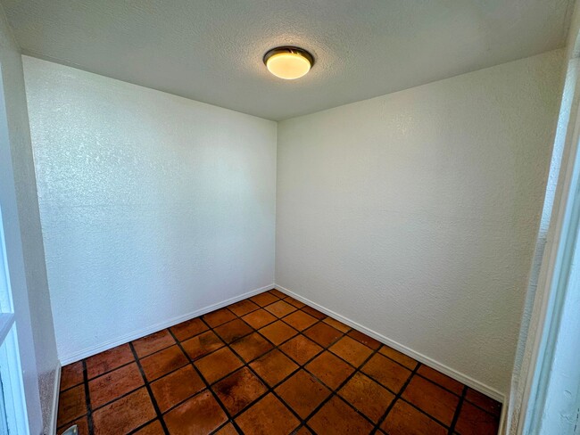 Building Photo - North Pacific Beach 1 Bedroom/1 Bathroom w...