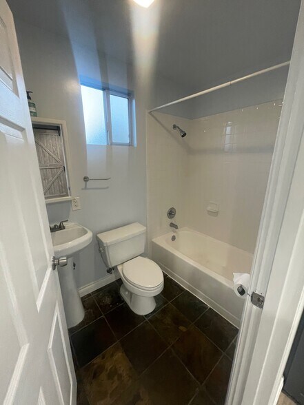 BATHROOM 2 - 205 7th Ave