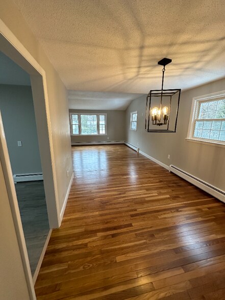 Building Photo - 285 Pinewood Dr