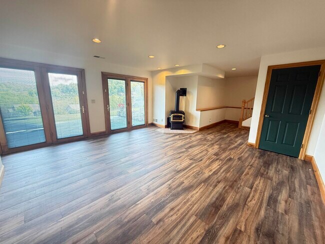 Building Photo - 125 Cogan Dr