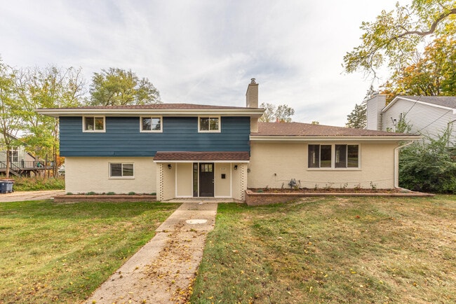 Primary Photo - 1520 Traver Rd