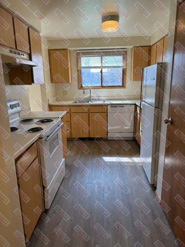 Building Photo - 3 bedroom, 2.5 bath 1,256 sqft Townhouse