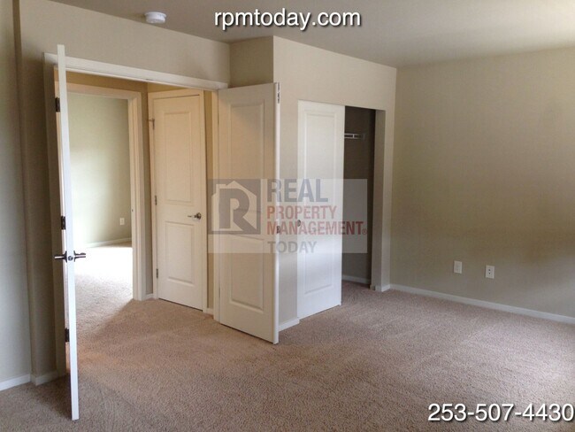 Building Photo - 20404 5th Ave Ct E