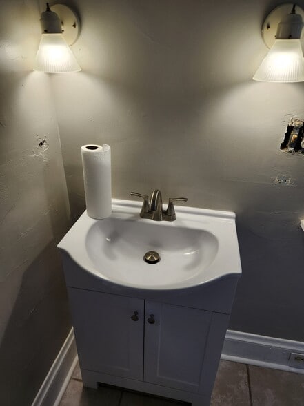 Bathroom - 937 Olive Ave