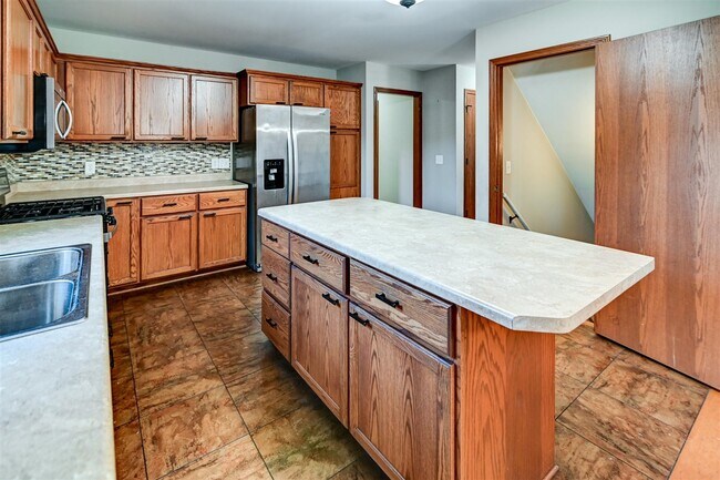 Building Photo - 2633 Koshkonong Way