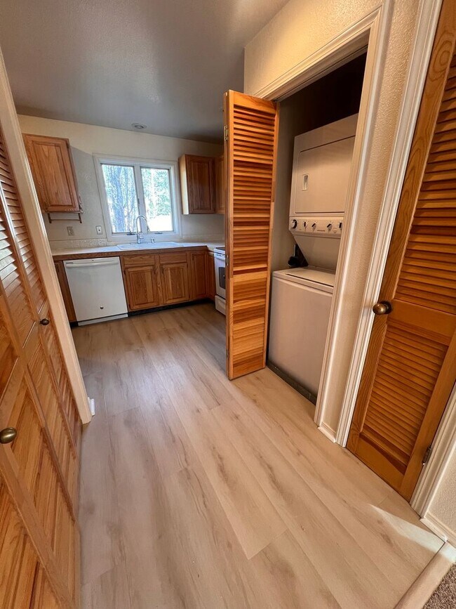 Building Photo - 1 Bedroom McCloud Condo