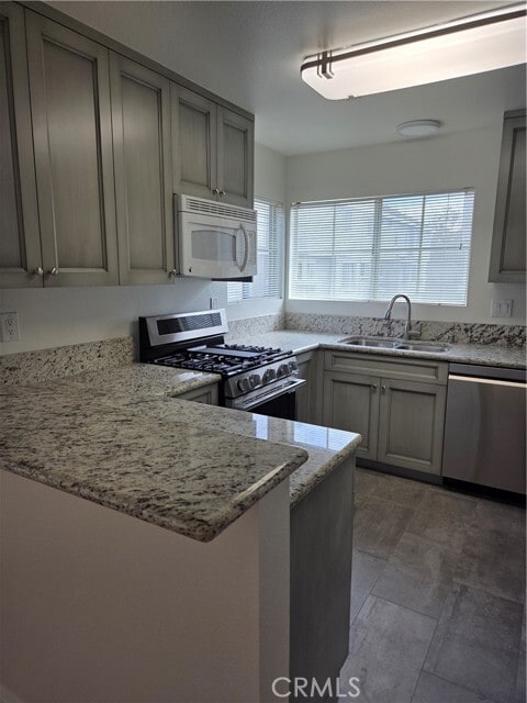 Building Photo - 2800 Plaza del Amo