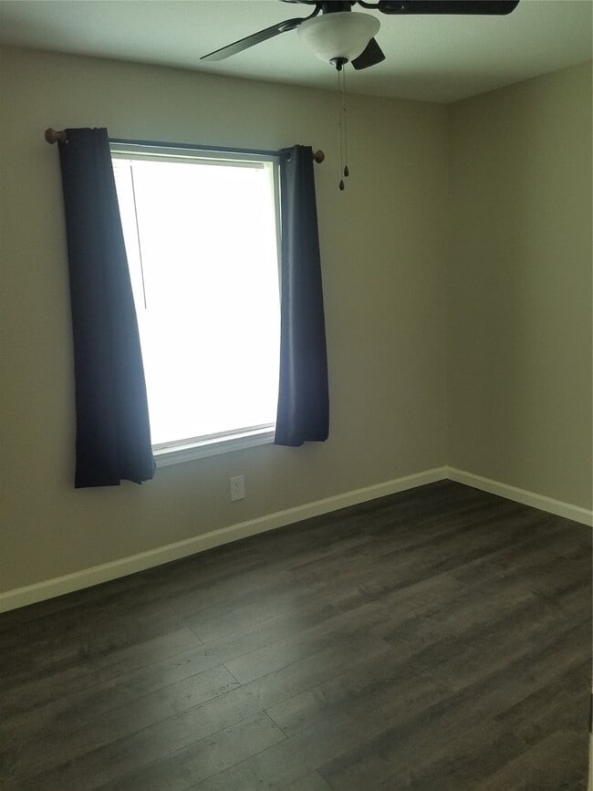 Building Photo - 12933 Barcus Ln
