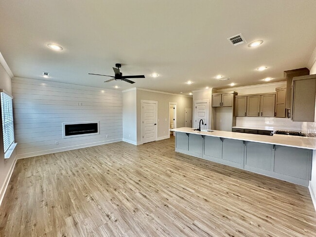 Building Photo - 2805 SW Hampshire Ave