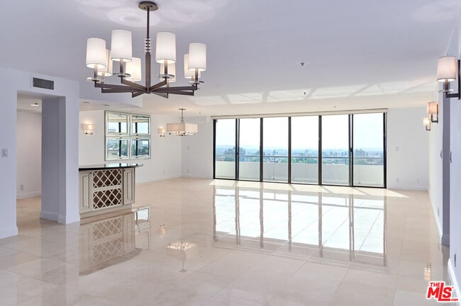 Building Photo - 10660 Wilshire Blvd