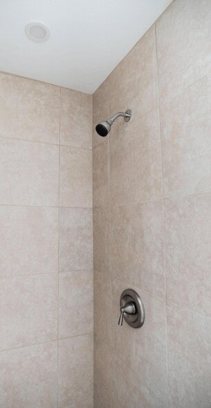 Building Photo - 141 NW 13th Ave