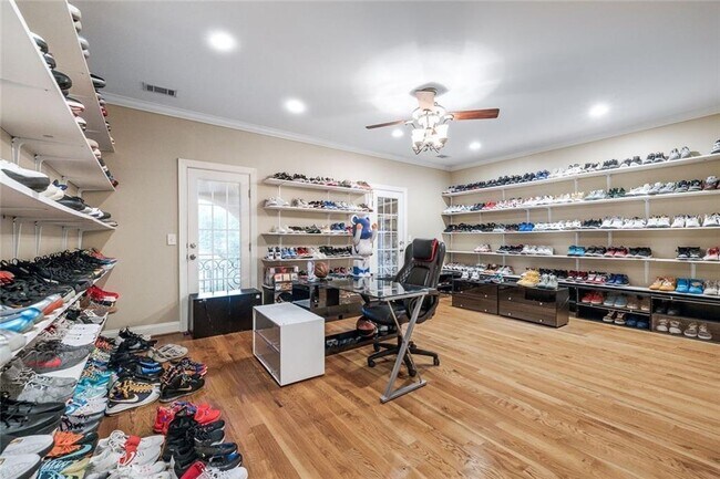 Building Photo - 11140 W Rd