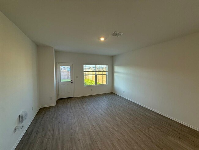 Building Photo - 561 Sormonne Lp