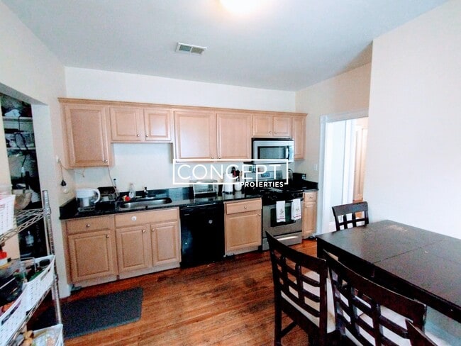 Primary Photo - 24 Curtis Ave