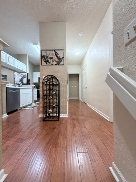 Building Photo - 1025 Arbor Lakes Cir