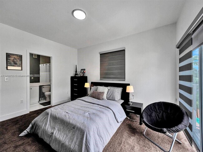 Building Photo - 7565 NW 177th Terrace