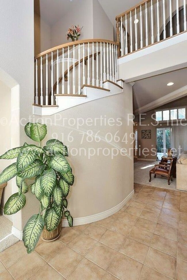 Building Photo - Granite Bay Beauty - 5 Bed, 3.5 Bath Home - Large Pool - Two Story - Lawn & Pool Service Included!