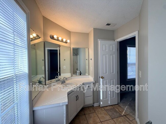 Building Photo - 2508 Lilymount Dr