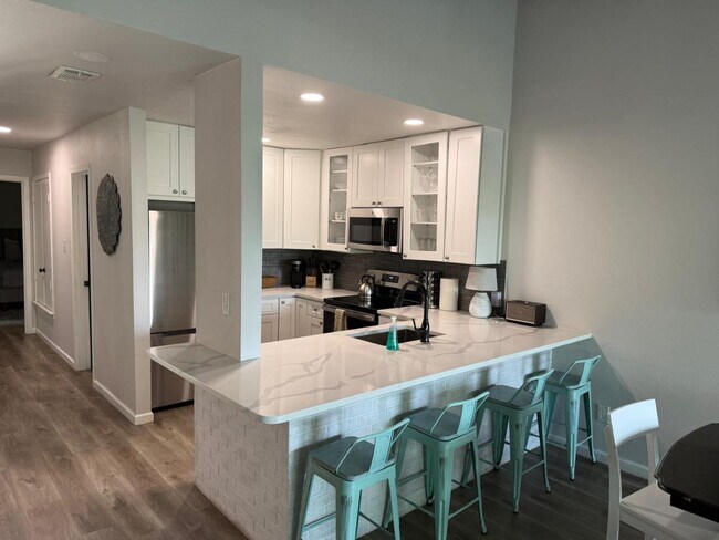 Building Photo - 539 Venture Blvd S