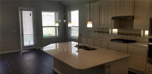 Building Photo - 908 Kingston Pl