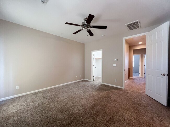 Building Photo - 3 Bd, 2.5 Ba Condo in Elk Grove