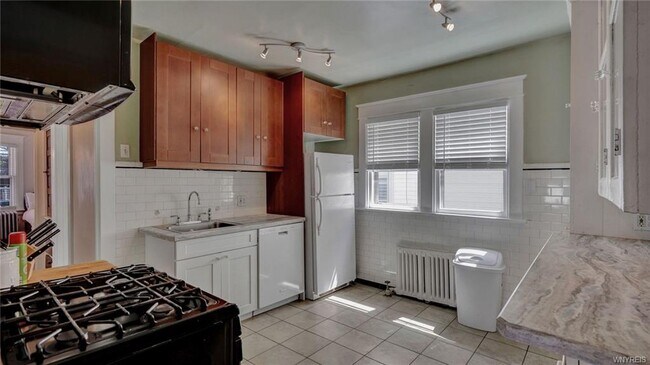 Building Photo - 59 Crestwood Ave