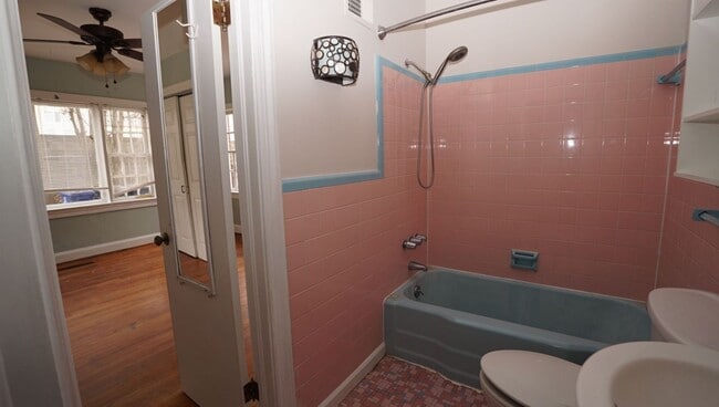 Building Photo - 14 Tallman St