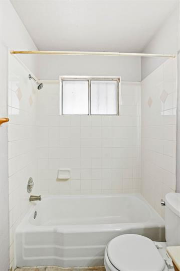 Building Photo - 4908 Royal Dr