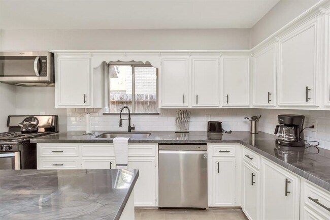 Building Photo - 10719 Kitty Brook Dr