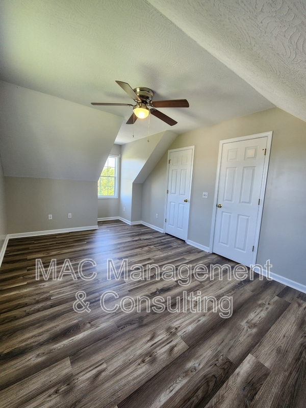 Building Photo - 1748 Bouton Dr