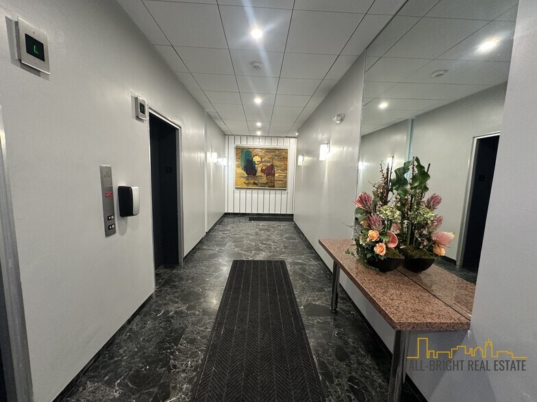 Building Photo - 471 Commonwealth Ave