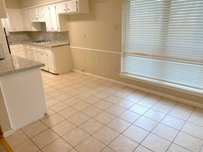 Building Photo - Katy Jewel