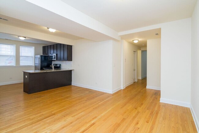 Interior Photo - 2035 W Arthur Ave