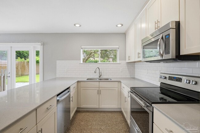 Building Photo - 302 Loruna Dr