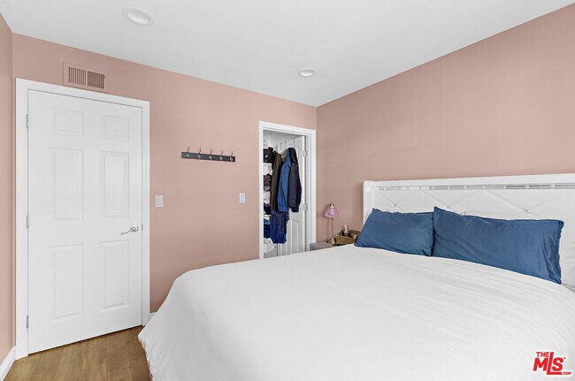 Building Photo - 13223 Arabella St