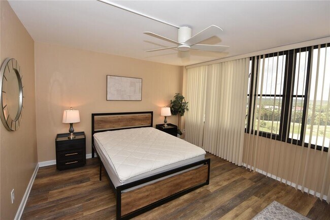 Building Photo - 3580 S Ocean Shore Blvd