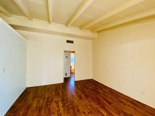 Interior Photo - Swan Court Apartments