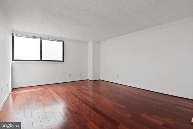 Building Photo - 1101 S Arlington Ridge Rd